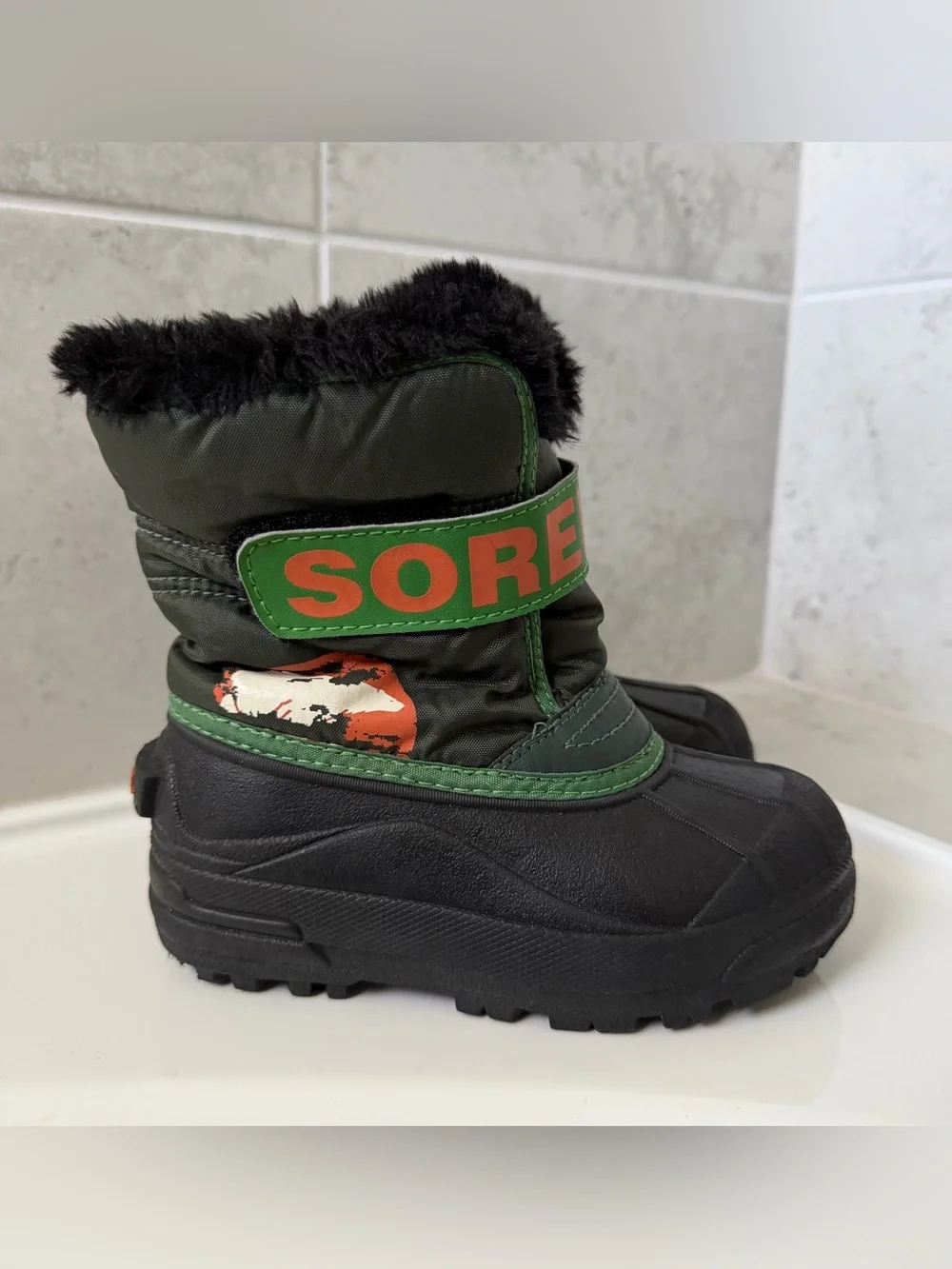 Sorel Kids Green and Black Winter Boot Size 12
